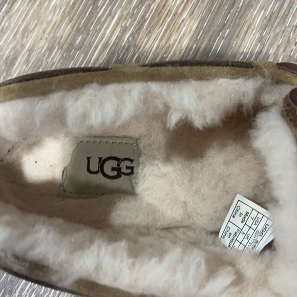Women’s dakota Ugg’s - Picture 3 of 5